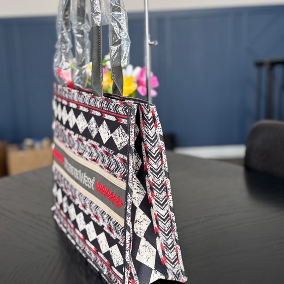 Montana West Boho Ethnic Print Concealed Carry Wide Tote Black NWT - Picture 3 of 8